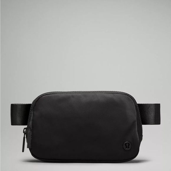 Lululemon Everywhere Belt Bag 1L- Black/Black - Picture 2 of 6